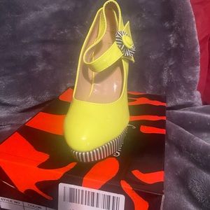 Show Story Sexy Yellow Heels